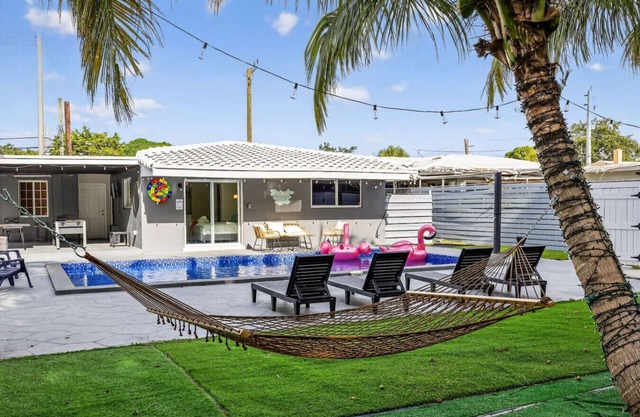 Luxe 4BR Miami Pool&near Airport