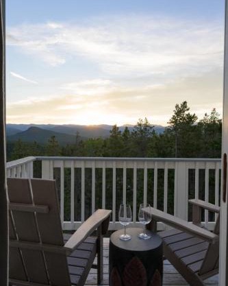 Luxe 4BR Mtn Retreat With Stunning Views Near Ski AndHikes