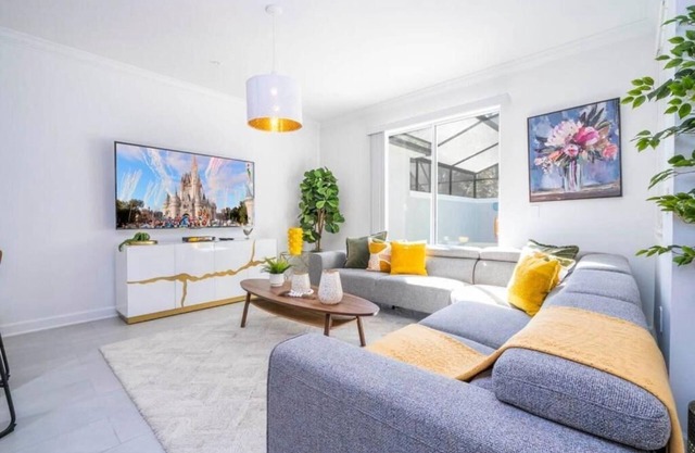 Luxe 4BR w/Private Pool, Resort, Near Parks