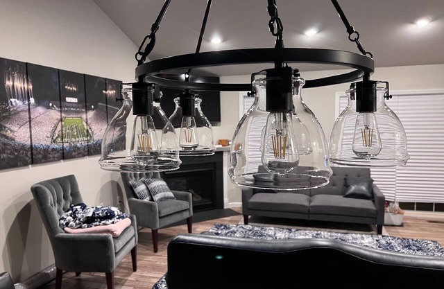 Luxe Accommodations Minutes from Penn State!