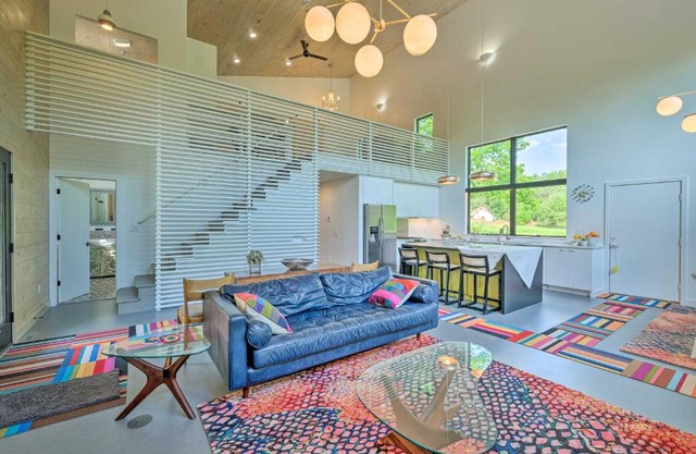 Luxe and Modern Home 30 Mi to Saratoga Springs!