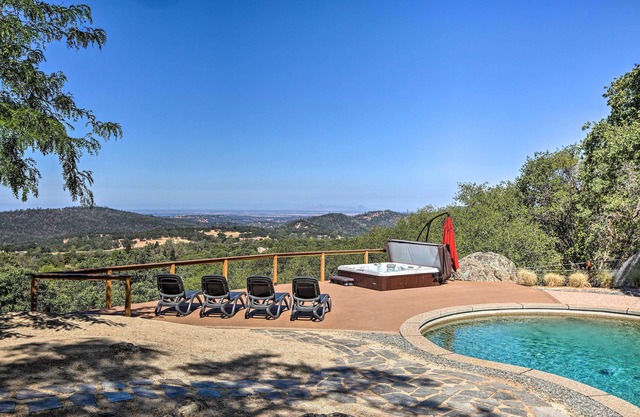 Luxe Auburn Hideaway w/ Tennis Court & Views!