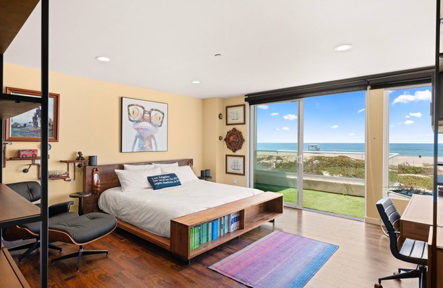 Luxe Beachfront Beau at Silicon Beach