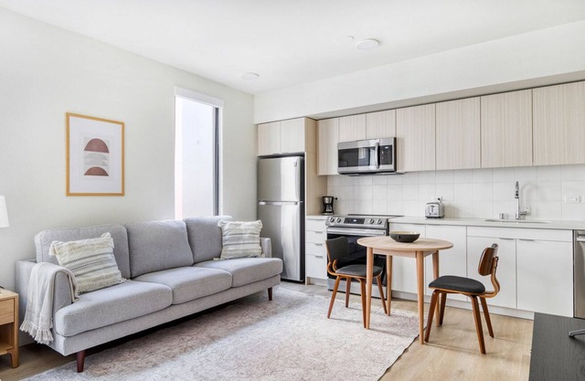 Luxe Berkeley Studio w/ W/D & Coworking, walkable to BART, by Blueground