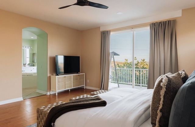 Luxe Boho Retreat Near Torrey Pines - Sleeps 10