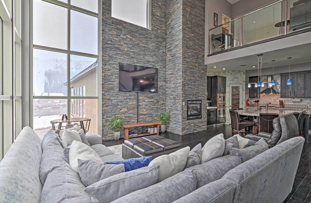 Luxe Brian Head Escape w/ Hot Tub & Mtn Views