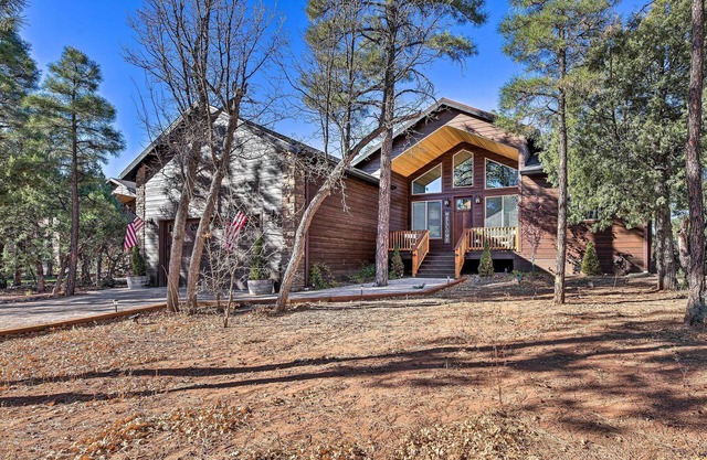 Luxe Cabin w/ Deck & Fenced Yard in Lakeside!