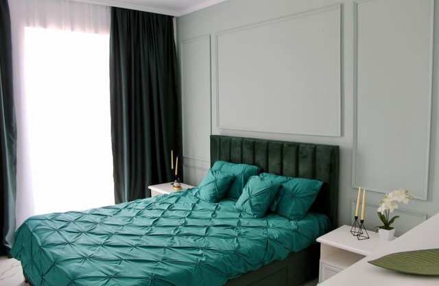 Luxe Central Apt: Free Parking