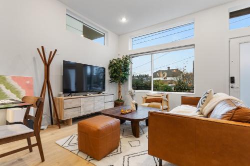 Luxe Central Home with Views & Rooftop