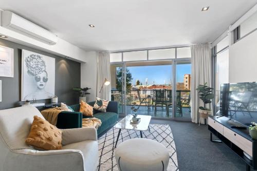 Luxe Chic 3bd Apt City Skyline Views