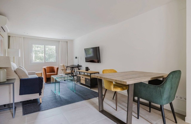 Luxe El Consul - El Romeral 1BR, nr Groceries, by Blueground
