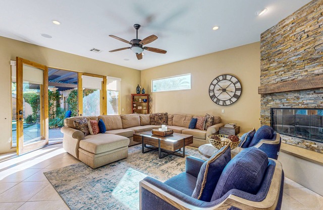 Luxe Escape in Old Town | Pool, Spa, Outdoor Kitchen & Pool House 4BR #067222