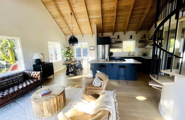 Luxe Guest Home *Walk to Downtown Sebastopol