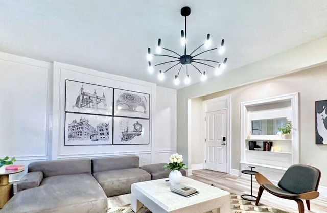 Luxe Highland Park Apt | Modern | Free Parking
