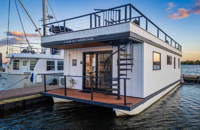 Luxe Houseboat with Epic 360 Views of Baltimore Harbor