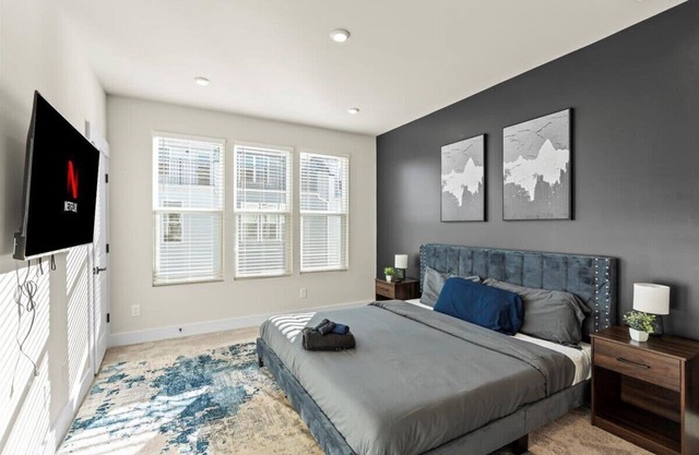 Luxe King 3BR Townhouse - Mins to Uptown CLT!