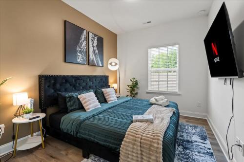 Luxe King 3BR Townhouse to Uptown Charlotte NC