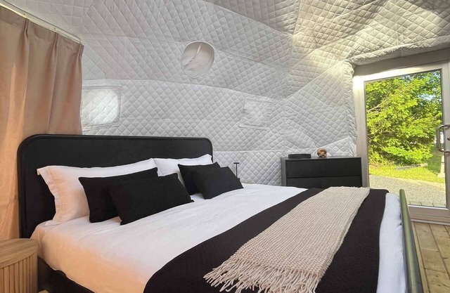 Luxe King Geodome Tobermory Glamping South