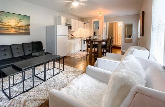 LUXE King Suite Cottage