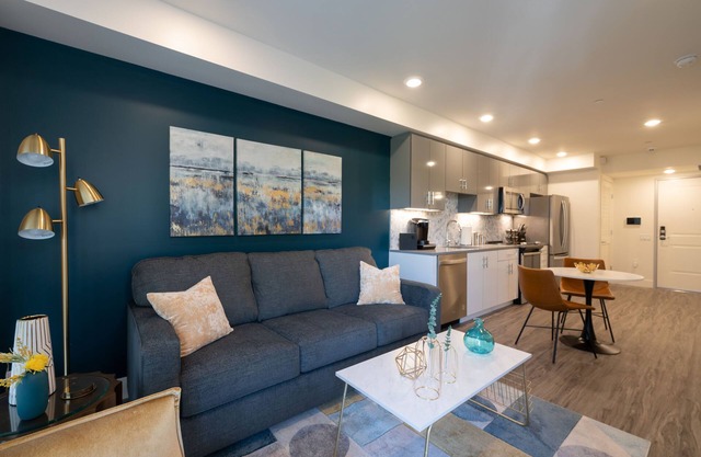 Luxe Kitchen & Bath gigabit WiFi Walker's Paradise W/D in unit King Bed