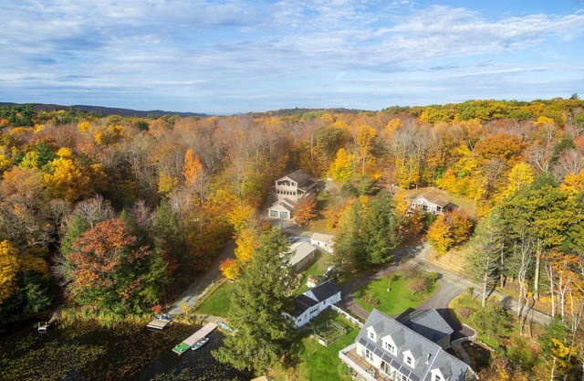Luxe Lakefront Paradise, King Beds, Game Room, Direct Lake Access