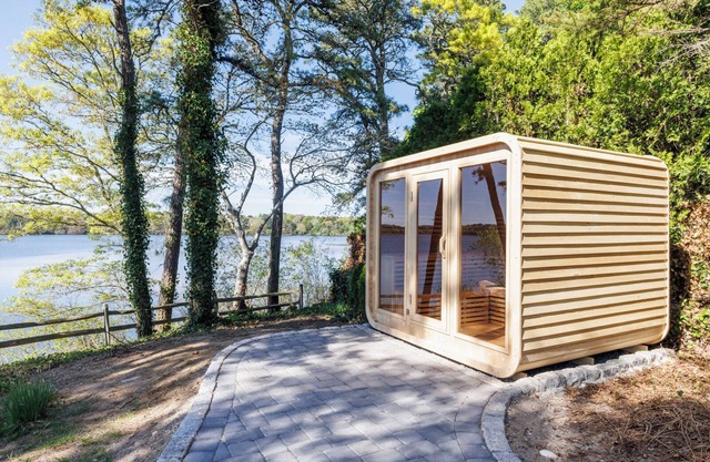 Luxe Lakefront Retreat ★ Sauna ★ Media Rm ★ Kayaks ★ Bikes ★ Steps to Bike-Path★