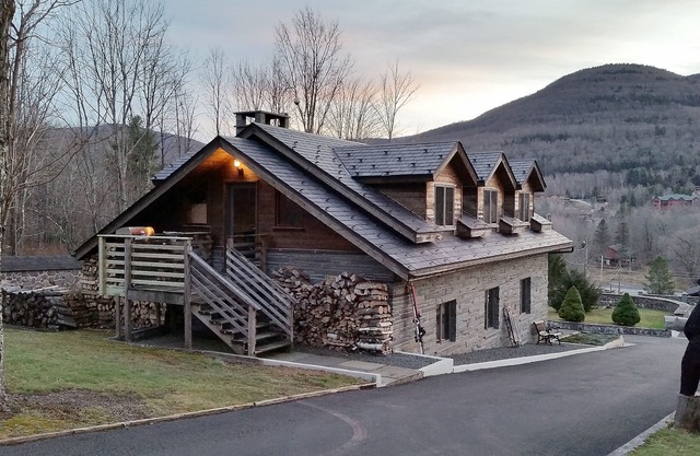 Luxe Loft apartment with Hunter mtn. views on private estate.