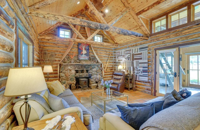 Luxe Log Cabin ~ 15 Mi to Downtown Moab!