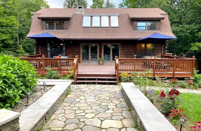 Luxe Log Cabin w NEW HEATED SALTWATER POOL