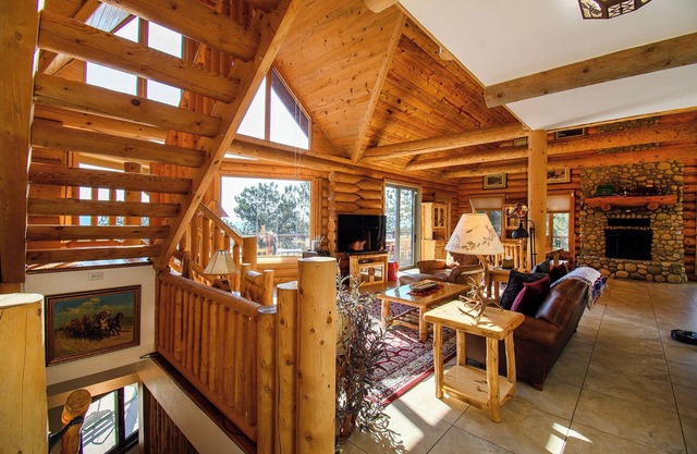 Luxe MTN Escape + Epic Views + Indoor/Outdoor Bar!