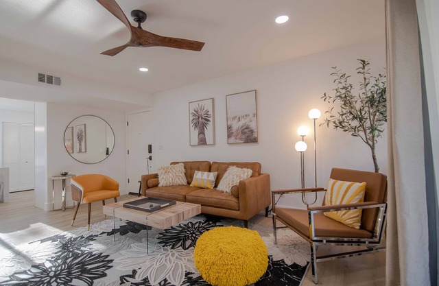 Luxe Mid Century Modern 2/BED **HIGHLY UPGRADED**