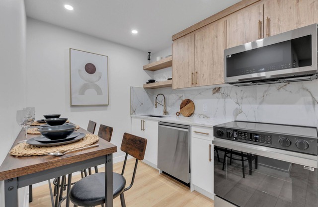Luxe Modern Brand New & Spacious 2BR Ensuite