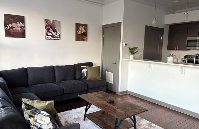 Luxe Modern Escape in Downtown Richmond - 2b2b