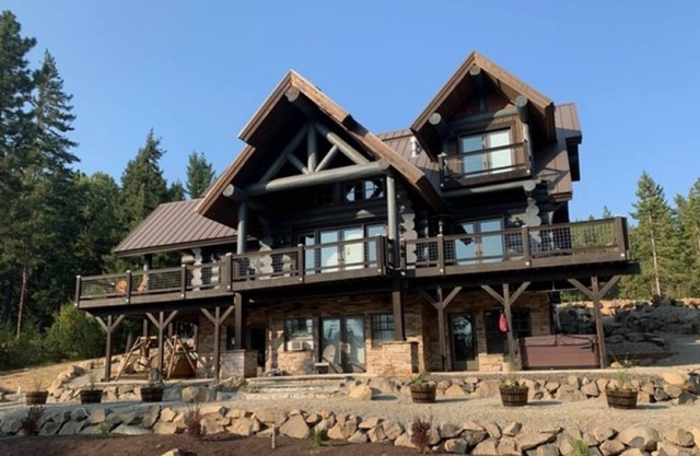 Luxe Mountain Lodge on 22 Acres
