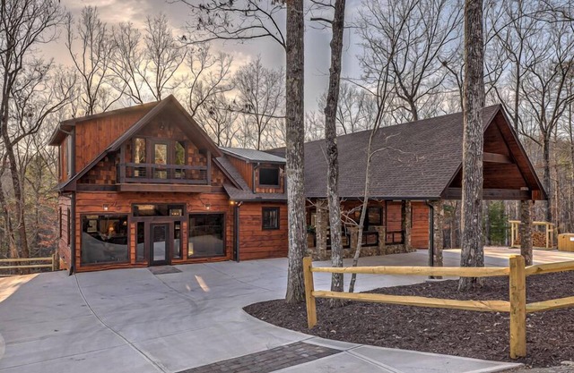 Luxe Mountain Retreat - Pet Friendly | Multiple Outdoor Living Areas | Hot Tub | Game Room