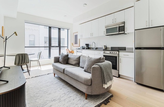 Luxe Nob Hill 1BR w/ Pet Area & Rooftop, nr Hospital, by Blueground