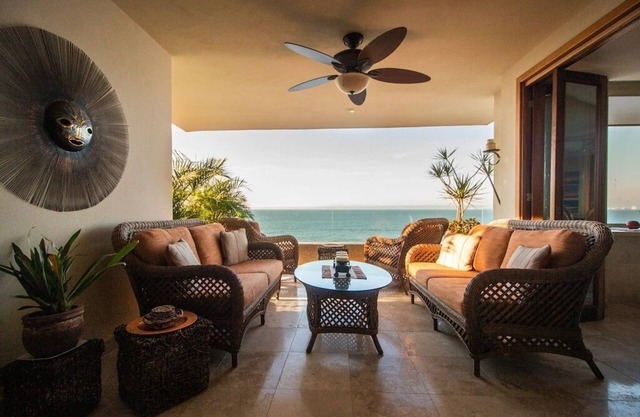 LUXE OCEANSIDE VACATION CONDO