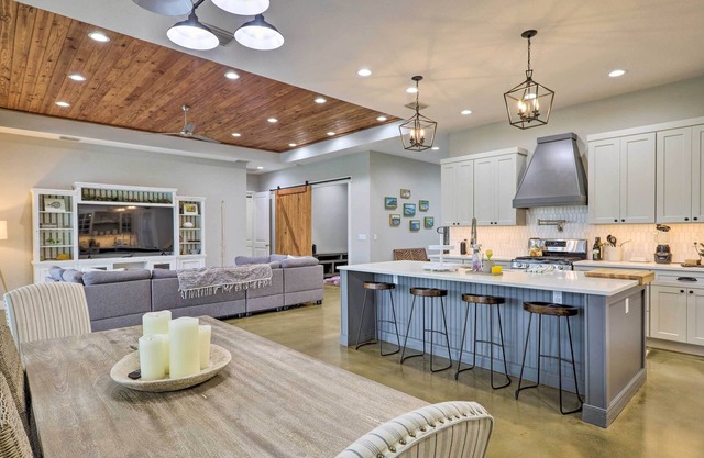 NEW! Luxe Orlando Escape w/ Private Saltwater Pool