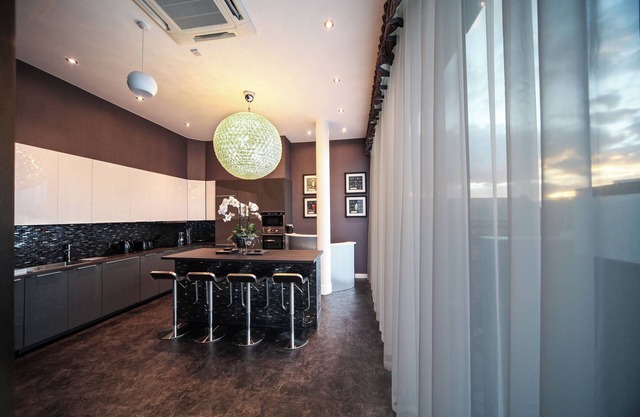Luxe Penthouse Apartment (Sleeps 8)