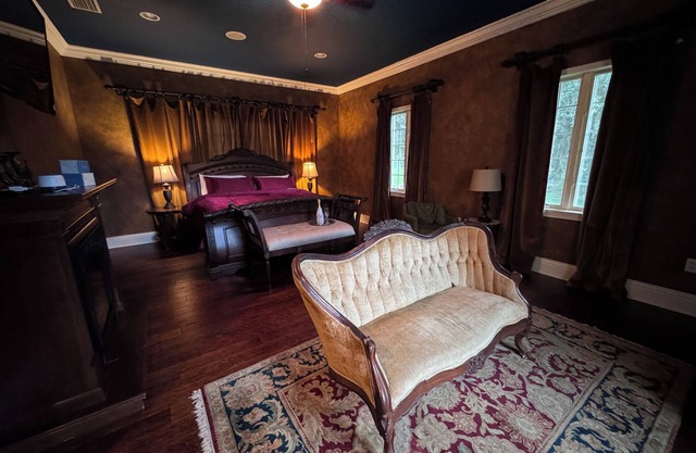 Luxe Penthouse Suite at Opal Oaks Micro Resort