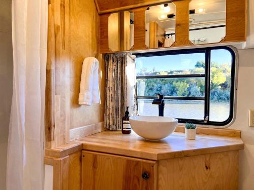 Luxe Pet-Friendly Airstream Retreat: Glamping Paradise in Grand Junction, Colorado