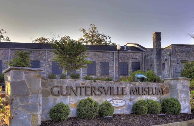 Luxe Private Getaway in the Heart of Guntersville!