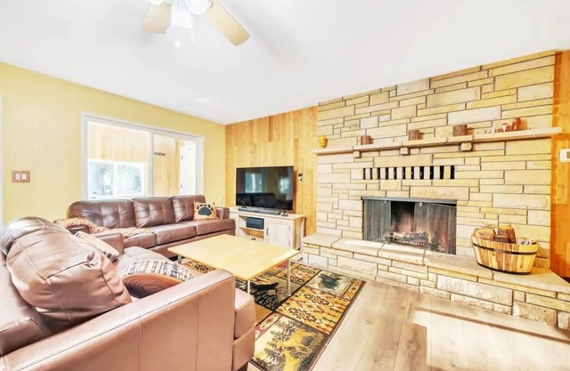 Luxe Private Mountainside Getaway in Pioneer!