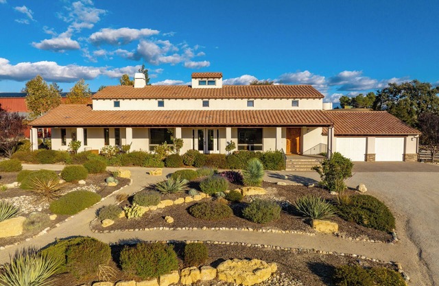 Luxe Private Vineyard Estate on 10 acres of Vineyards w/Amazing Views, off 46W!