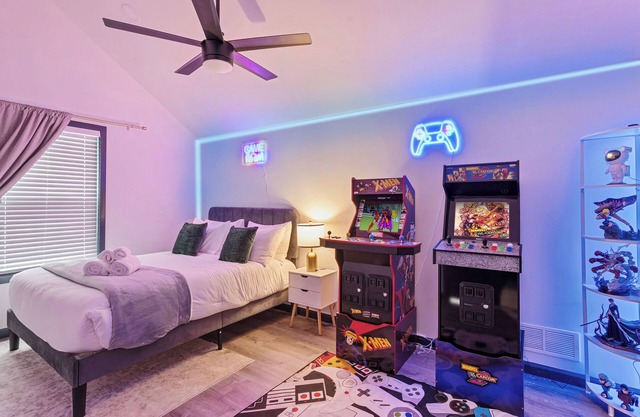 Luxe Retreat with Arcades + Board Games in downtown Atlanta