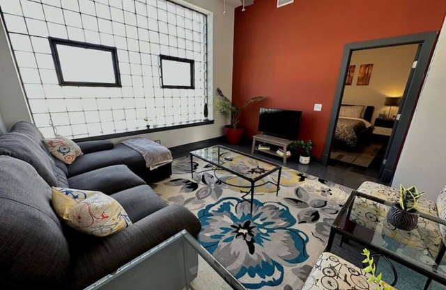 Luxe rooftop retreat in downtown core