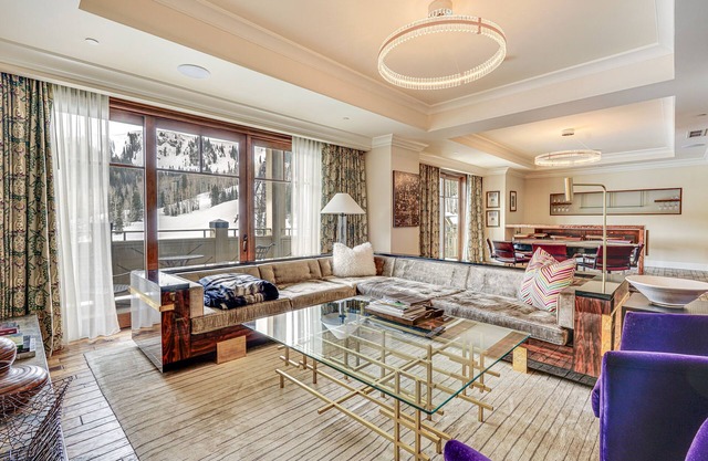 Luxe Ski-Out Park City Condo w/ Mtn Views