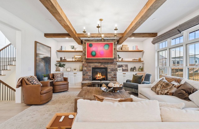Luxe Spacious 5-bedrooms w/pool, hot tub, sauna, fenced, gourmet kitchen & more!