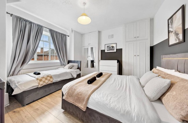 Luxe Stays - Sleeps 7 - Jacuzzi