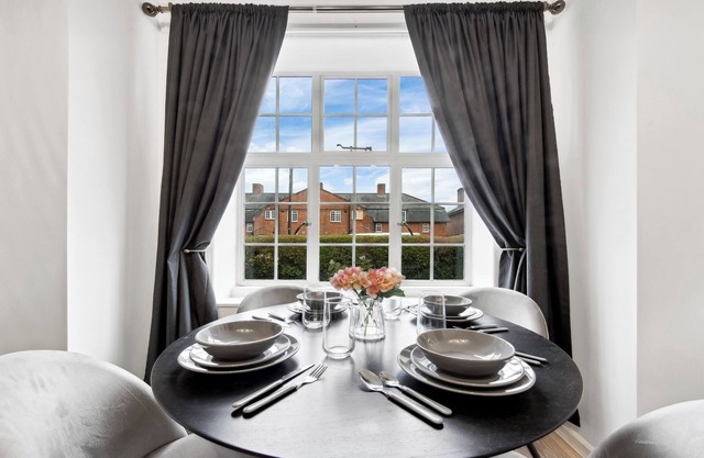 Luxe Stays - Sleeps 7 - Jacuzzi